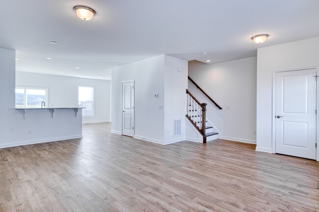 Building Photo - 223 Addison Ct