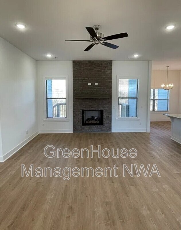 Foto del edificio - 1574 N Pershing St