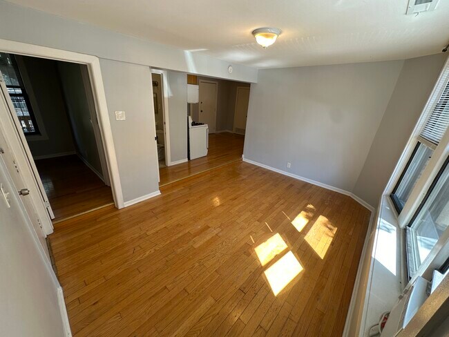 Building Photo - 2606 W Le Moyne St