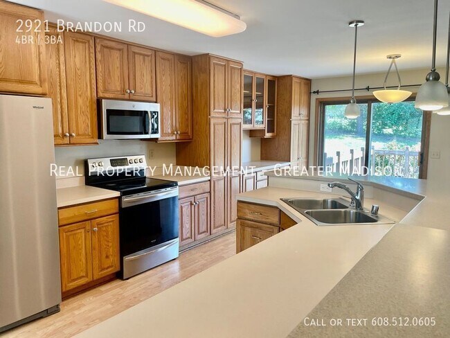 Building Photo - Spacious 4 bedroom ranch style home with f...