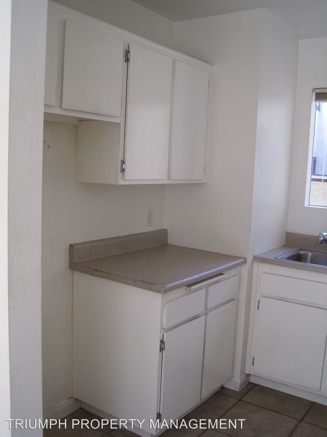 Building Photo - 5039 Spencer St