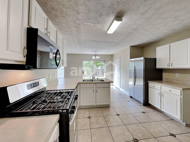 Building Photo - 1728 Silverchase Dr SW
