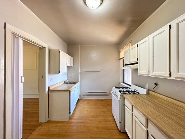 Building Photo - 1314 Oak Ave