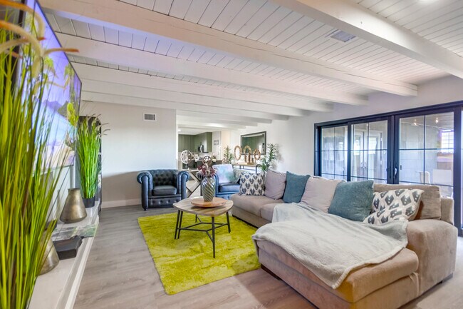 Foto del edificio - 5551 Churchward St