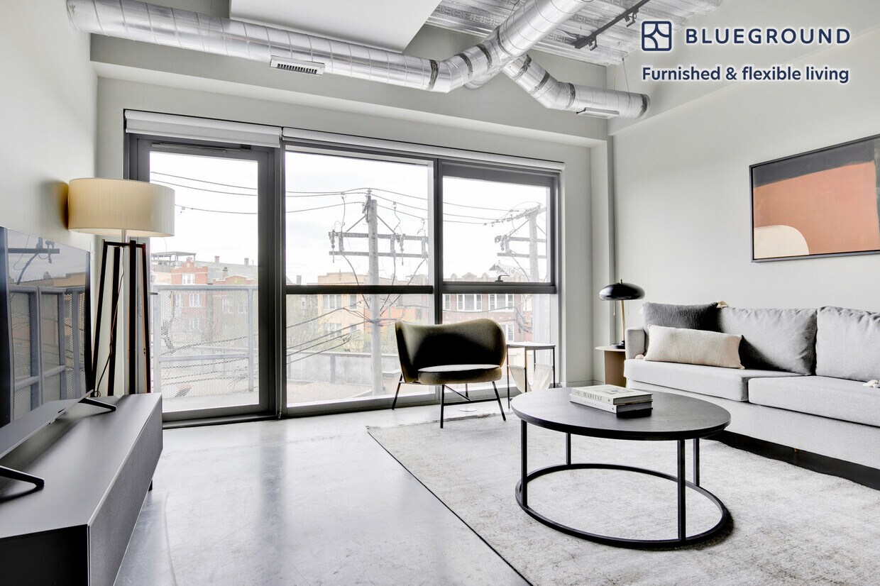 Foto principal - 1241 N Milwaukee Ave