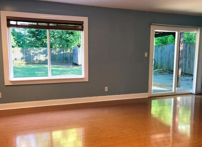 Building Photo - ** 3 Bed 2 Bath located behind Faulkner ** Call the self showing number to schedule a tour 334-36...