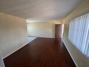 Building Photo - 6633 Woodley Ave