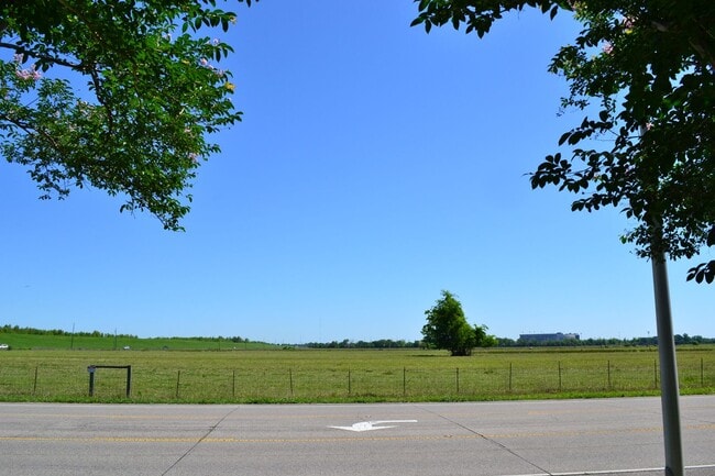 Building Photo - Don't wait This LSU Home will rent fast