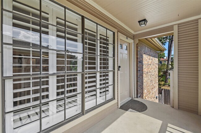 Building Photo - 1311 Antoine Dr