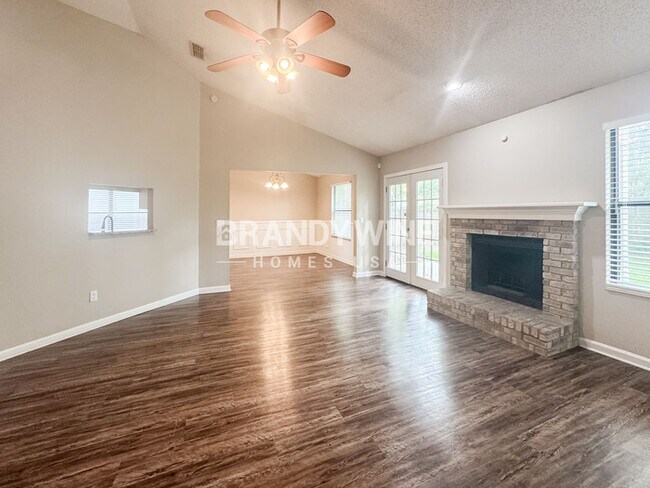 Foto del edificio - 3847 English Colony Dr N