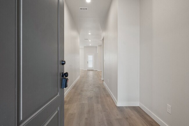 Building Photo - Pre leasing for July: 4-Bedrooms, 2-Bathroom