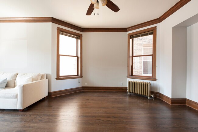 Fotografía del edificio - 2250 W Addison St