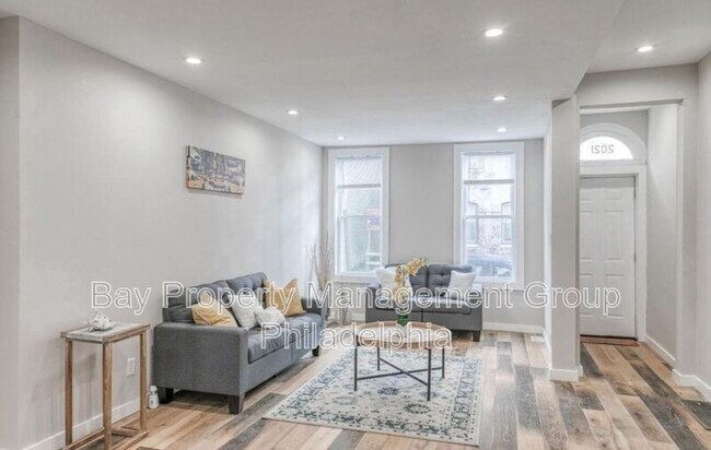 Building Photo - 2021 W Oxford St