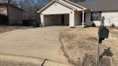 Building Photo - 8215 Tall Oaks