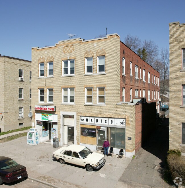 Building Photo - 1044-1046 Capitol Ave