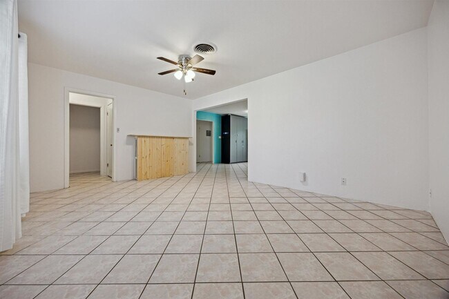 Building Photo - 3BR 2BA Home in East Austin – Near Univers...