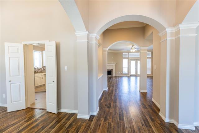 Building Photo - 3015 Oak Dr