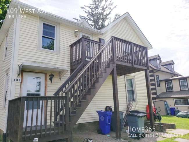 Building Photo - 2 Bedroom 1 Bathroom 2nd Floor Unit!
