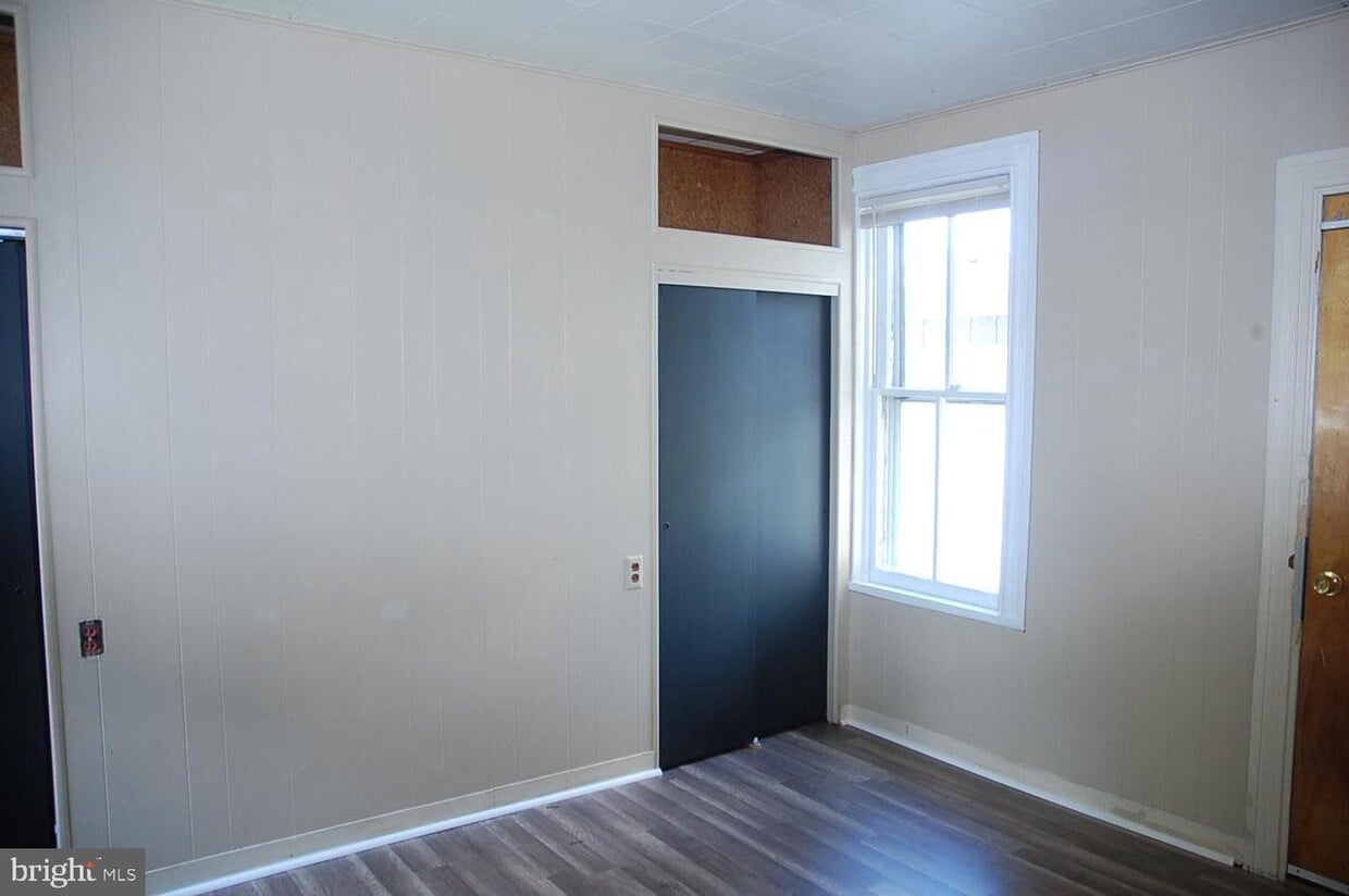 2401 Perkiomen Ave Unit 2, Mount Penn, PA 19606 Room for Rent in