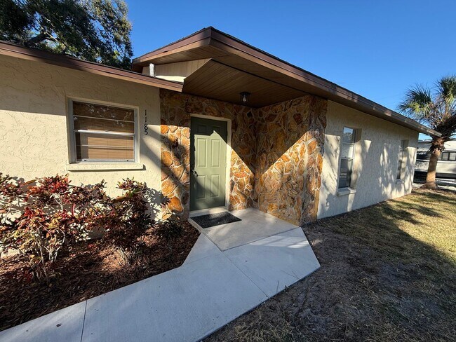 Foto del edificio - Move-In Ready 3-Bedroom Home Near UTC & Sarasota Airport!