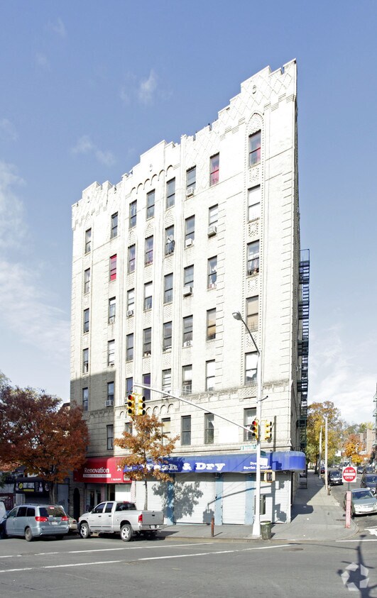 Primary Photo - 1901 Hennessy Place