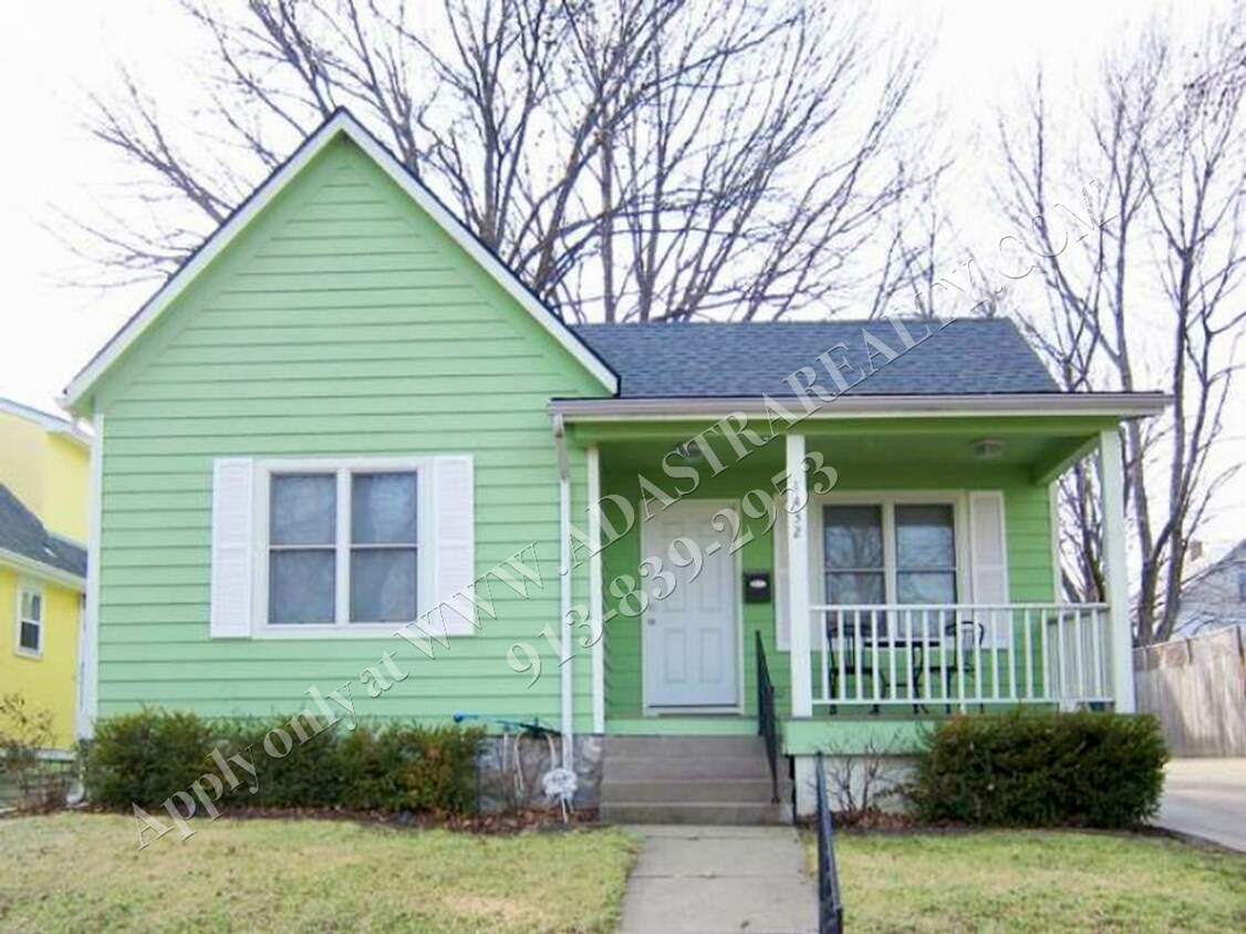 Primary Photo - Updated 3 Bed 1 Bath Home Minutes From the...