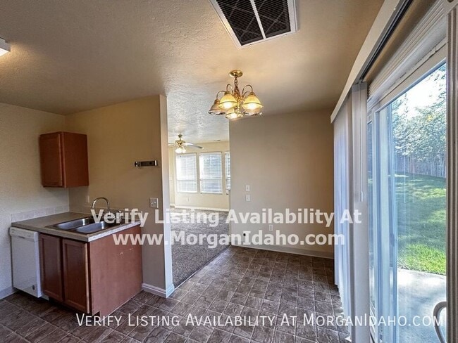 Building Photo - Fireplace, washer/dryer, under-the-stair s...