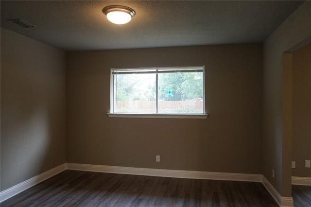 Building Photo - 2102 Redbud Ln