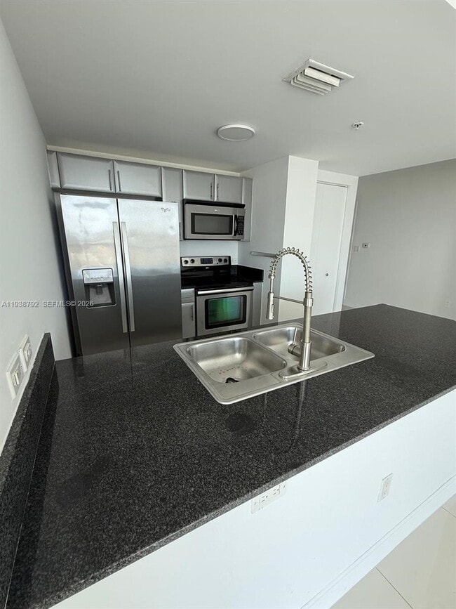 Foto del edificio - 1871 NW S River Dr