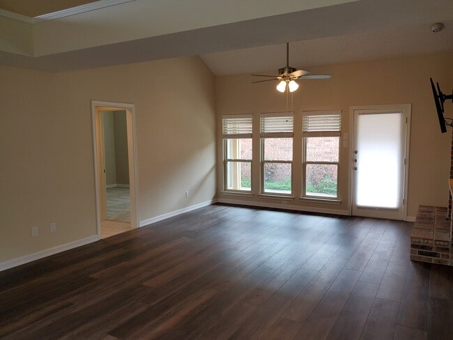 Foto del edificio - 4424 Windhaven Ln