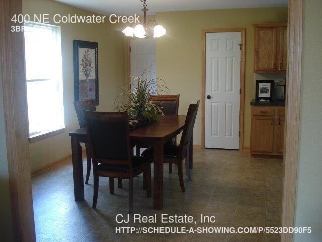 Foto del edificio - 400 NE Coldwater Creek Dr