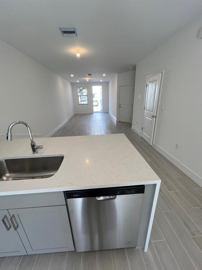 Foto del edificio - 109 NW 170th Ave