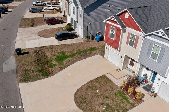 Building Photo - Holly Ridge Townhome Available!