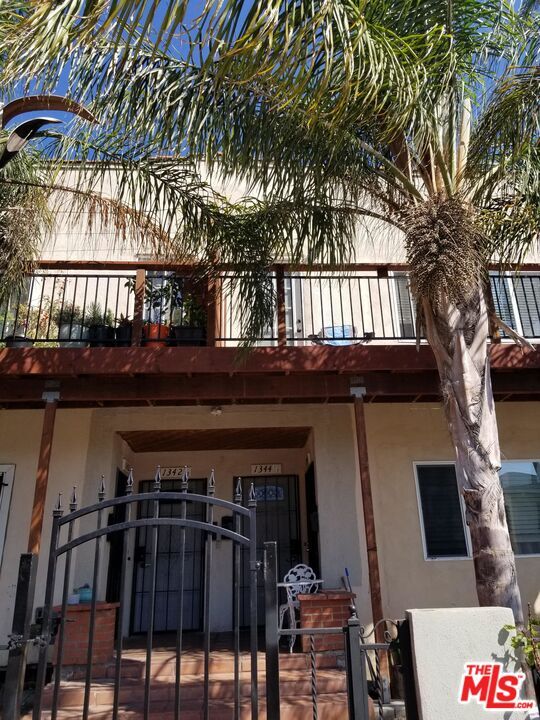 Foto principal - 1344 1/2 S Bronson Ave