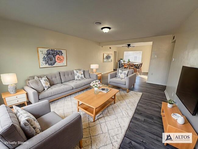 Foto del edificio - $1000 off first months rent!!  Spacious 4 bedroom 2 bath house with large backyard!