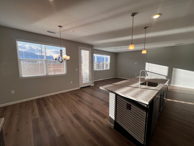 Foto del edificio - NEW & Spacious 3/2.5 Townhome in Minden