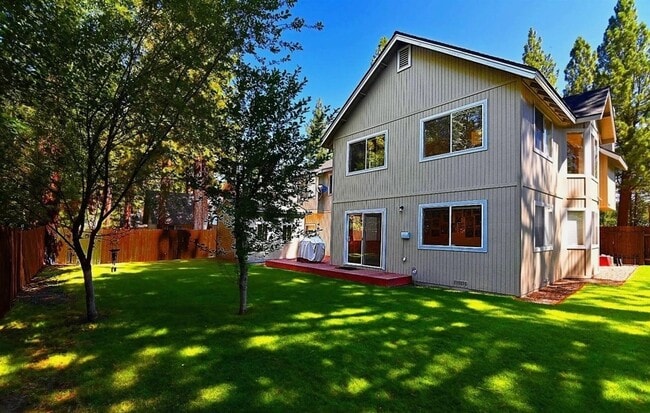 Building Photo - 1654 Plateau Cir