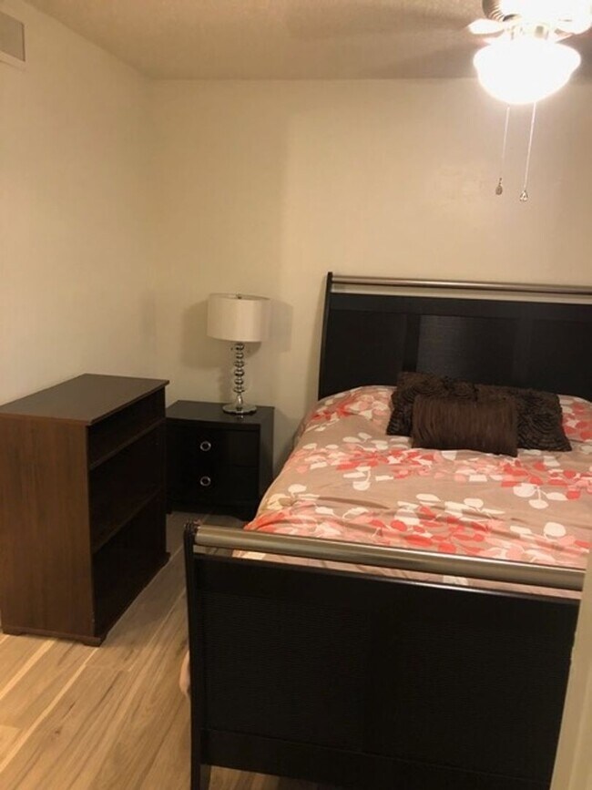 Building Photo - 18333 Roehampton Dr