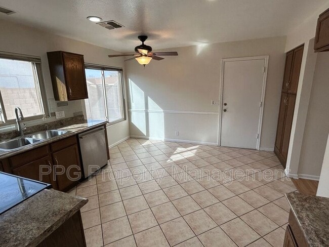 Building Photo - 8803 W Seldon Ln