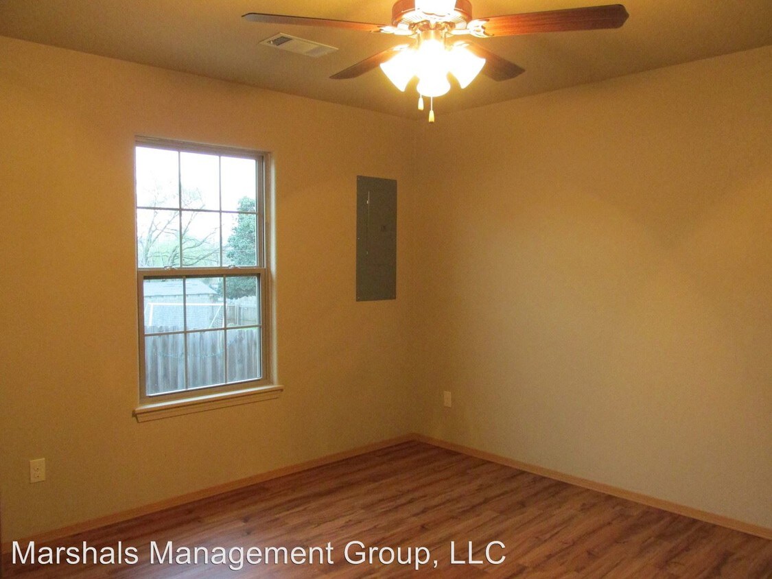 Building Photo - 1200 H St