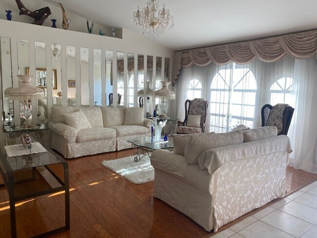 Building Photo - Furnished 3 bedroom 2 bathroom home