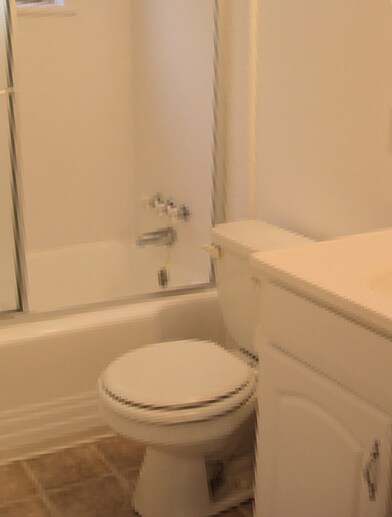 Vista interior de 2 - 2439-2447 8th St
