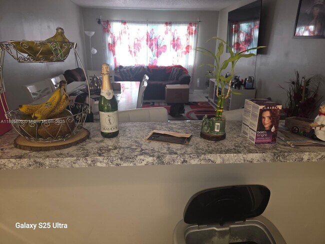 Foto del edificio - 14850 Naranja Lakes Blvd