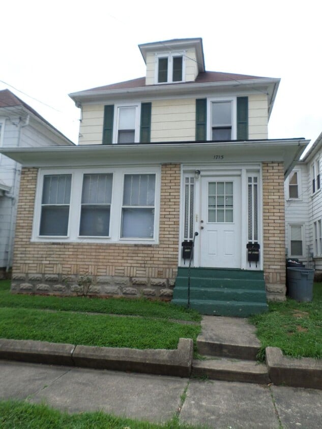 1715 Park St Unit 1715 1/2 Park Street, Parkersburg, WV 26101 Room