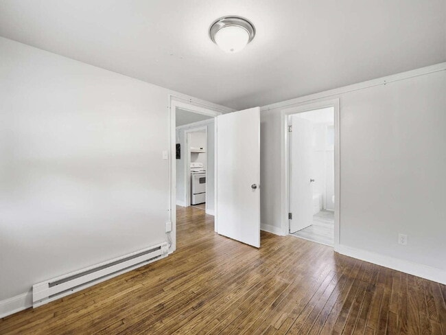 Building Photo - Completely renovated 1-bedroom, 1-bath apartment with LVP flooring with off-street parking