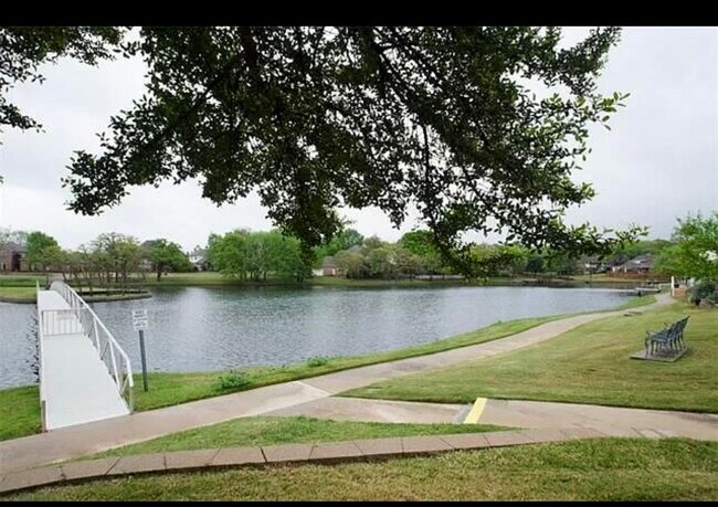 Foto del edificio - 4716 Village Oak Dr