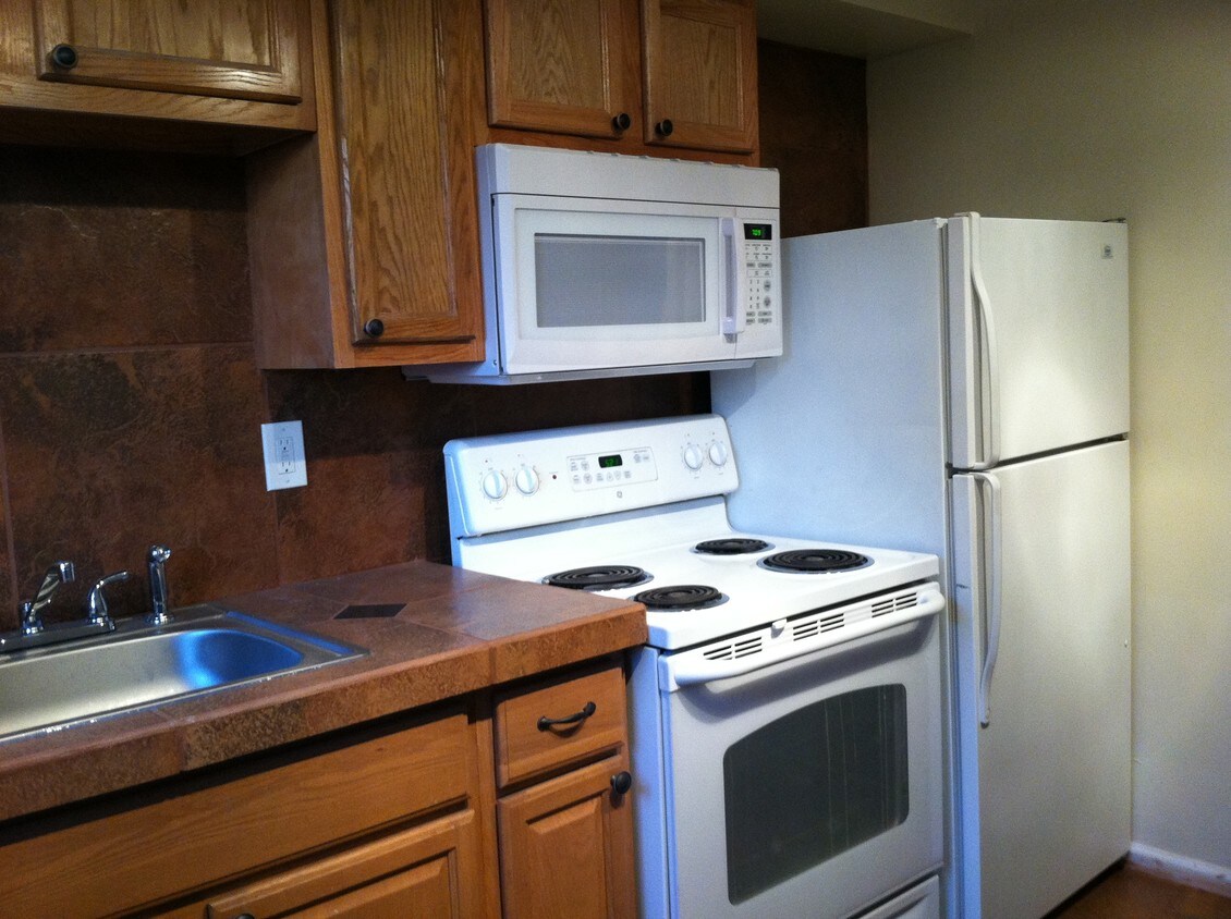 Primary Photo - 130 Lacrosse St