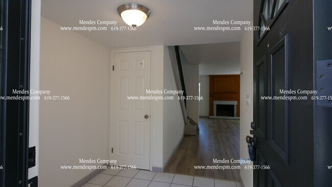 Foto del edificio - Beautiful 4 bed / 2 bath Townhome in the P...