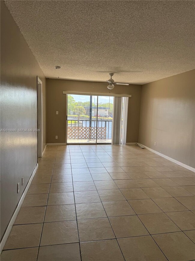 Building Photo - 8020 N Colony Cir