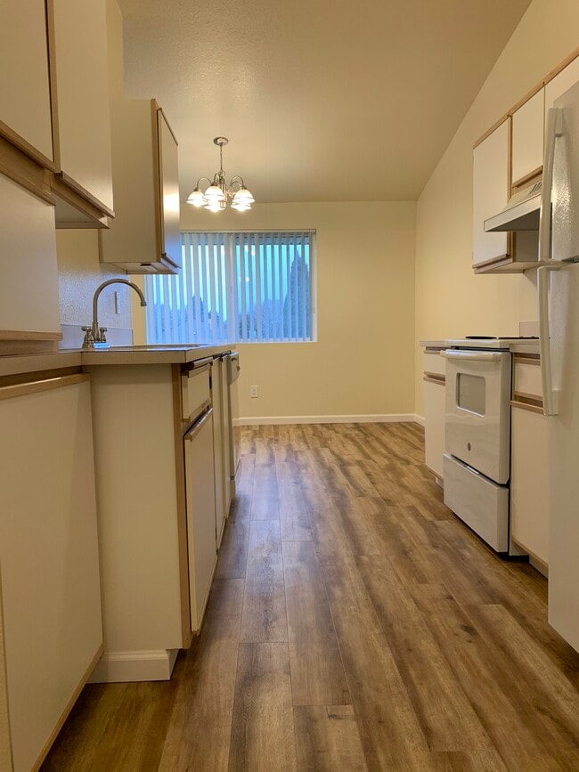 Foto del edificio - Saddle Club Apartments